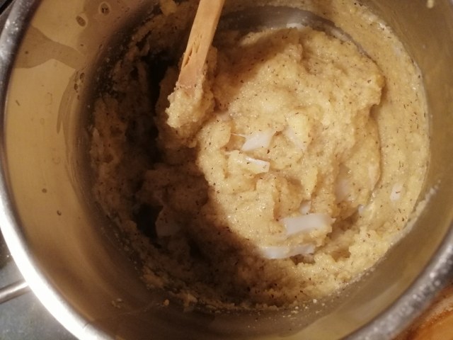 Baccala su polenta taragna con riduzione alla birra e hummus di zucca e amaretti