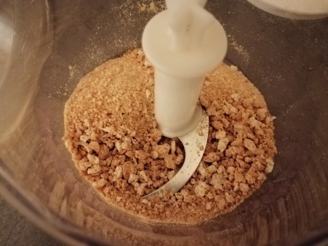 Baccala su polenta taragna con riduzione alla birra e hummus di zucca e amaretti