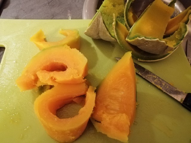 Baccala su polenta taragna con riduzione alla birra e hummus di zucca e amaretti