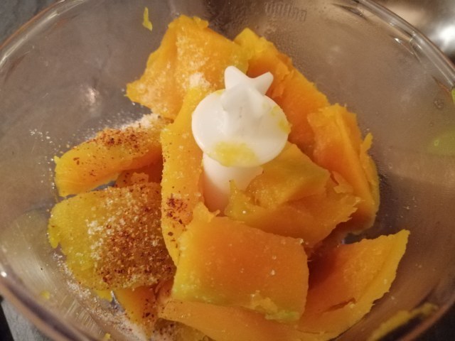 Baccala su polenta taragna con riduzione alla birra e hummus di zucca e amaretti