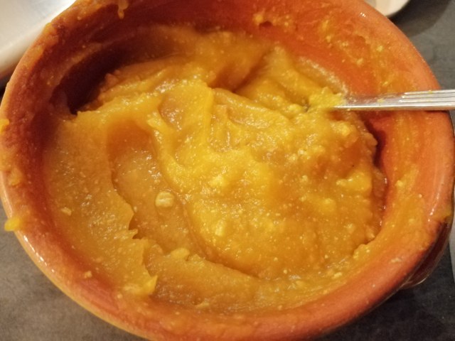 Baccala su polenta taragna con riduzione alla birra e hummus di zucca e amaretti