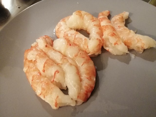 Curry thai di Natale con ortaggi di stagione e gamberi