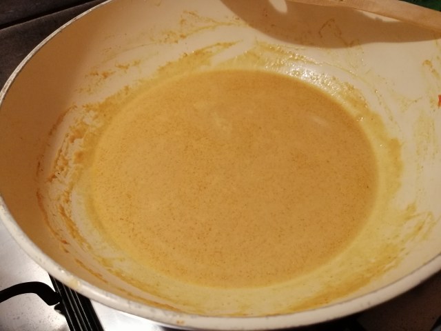 Curry thai di Natale con ortaggi di stagione e gamberi