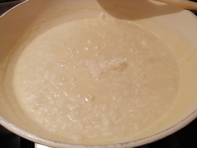 Risotto con zucca noci gorgonzola e polvere di prosciutto crudo