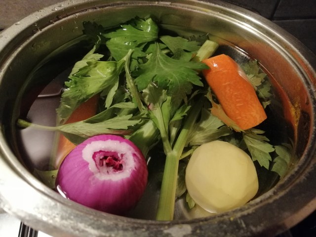 Risotto con zucca noci gorgonzola e polvere di prosciutto crudo