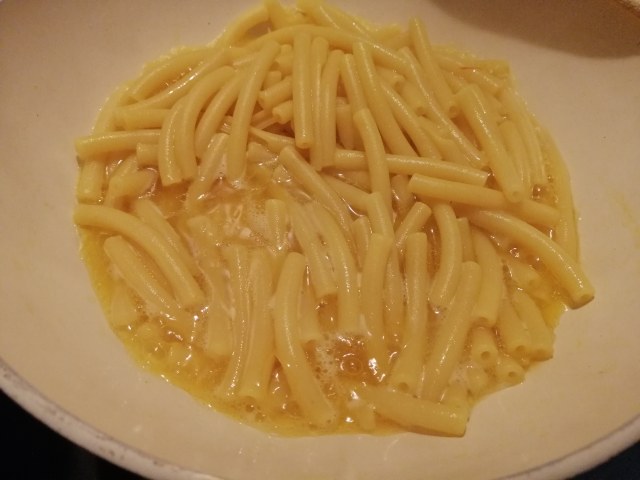 Mezzanelli tagliati con funghi porcini zafferano castelmagno dop e noci di Sorrento