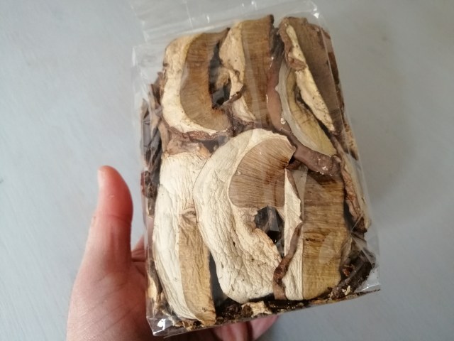 Mezzanelli tagliati con funghi porcini zafferano castelmagno dop e noci di Sorrento