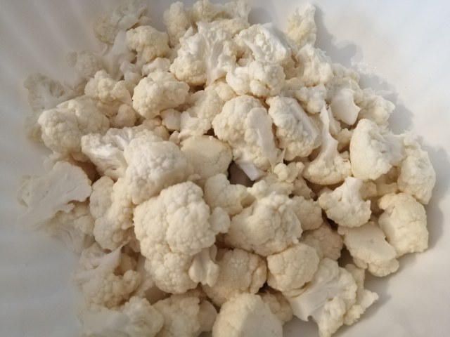 Spaghetti alla chitarra con crema di cavolfiore e gamberi