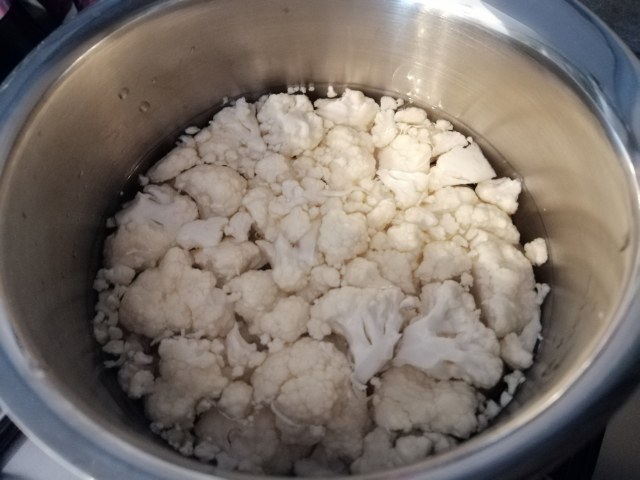 Spaghetti alla chitarra con crema di cavolfiore e gamberi