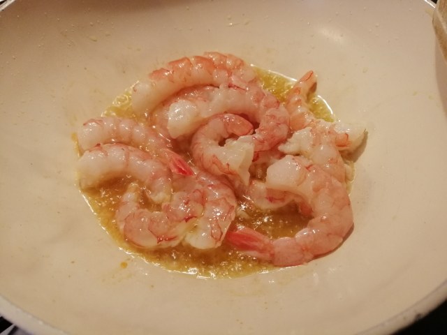 Spaghetti alla chitarra con crema di cavolfiore e gamberi