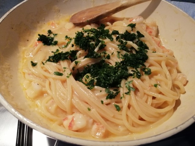 Spaghetti alla chitarra con crema di cavolfiore e gamberi