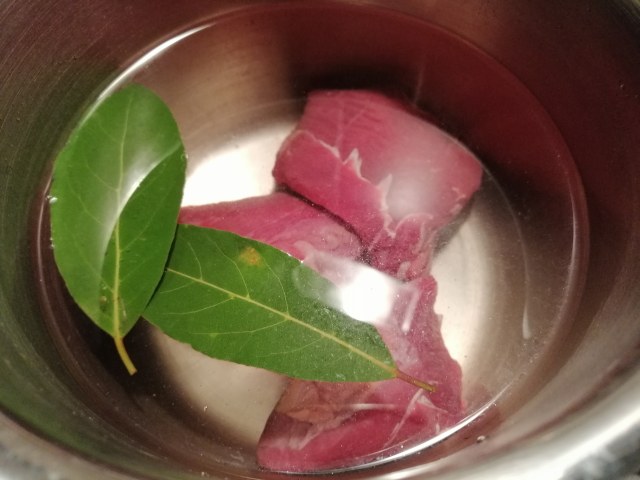 Spezzatino di manzo allo champagne su polenta macinata a pietra