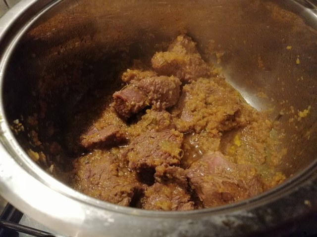 Spezzatino di manzo allo champagne su polenta macinata a pietra