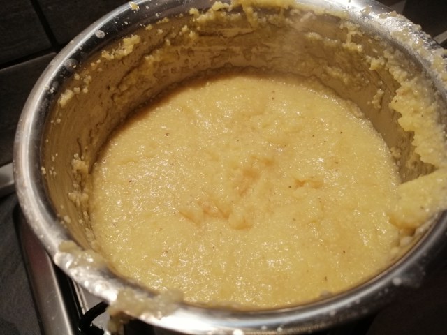 Spezzatino di manzo allo champagne su polenta macinata a pietra