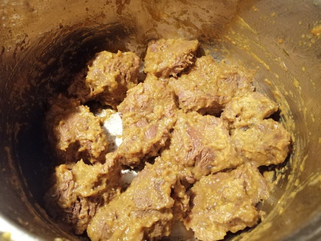 Spezzatino di manzo allo champagne su polenta macinata a pietra