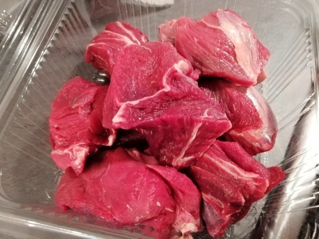 Spezzatino di manzo allo champagne su polenta macinata a pietra