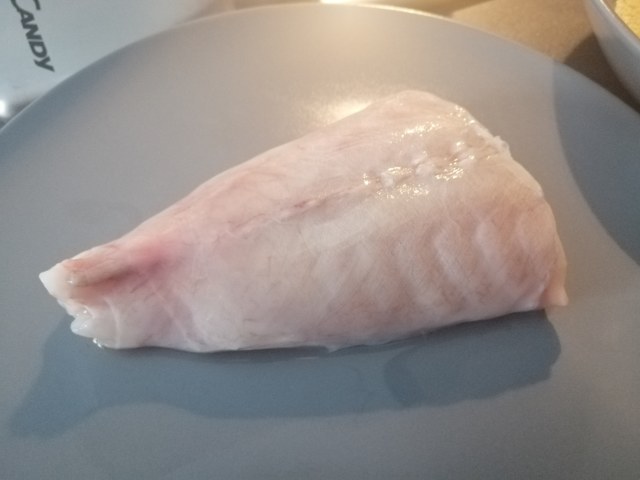 Cous cous allo zafferano con rana pescatrice pomodori secchi olive capperi pinoli e finocchietto selvatico