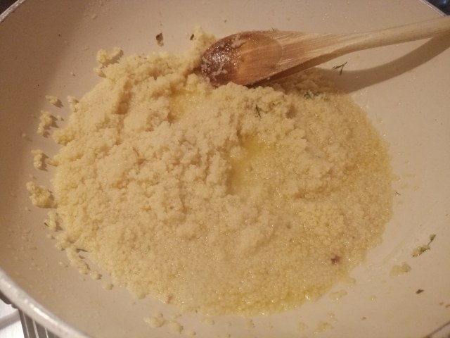 Cous cous allo zafferano con rana pescatrice pomodori secchi olive capperi pinoli e finocchietto selvatico