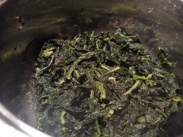 Zuppa di ceci cavolo nero e funghi porcini con stick di pane di segale