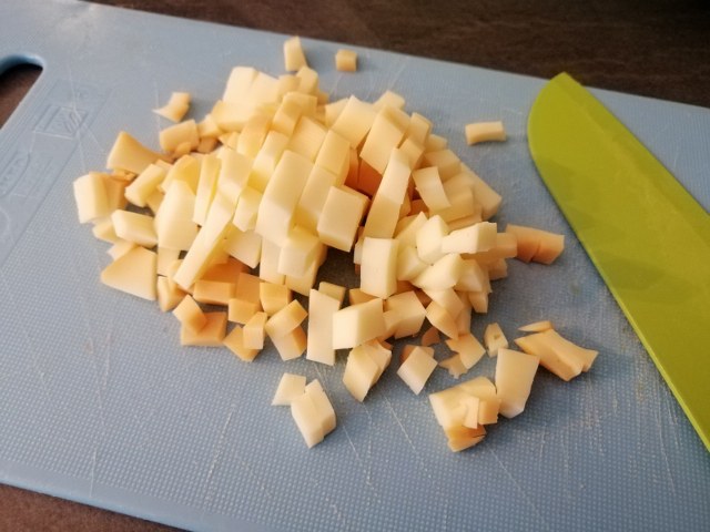 Cannelloni ripieni di ricotta radicchio speck e scamorza con besciamella allo zafferano