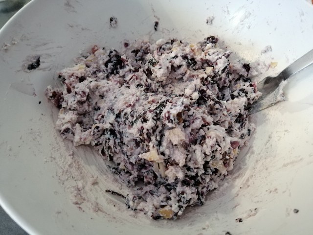 Cannelloni ripieni di ricotta radicchio speck e scamorza con besciamella allo zafferano