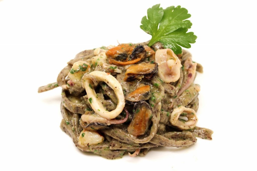 Pizzoccheri di mare con gamberi cozze e totani