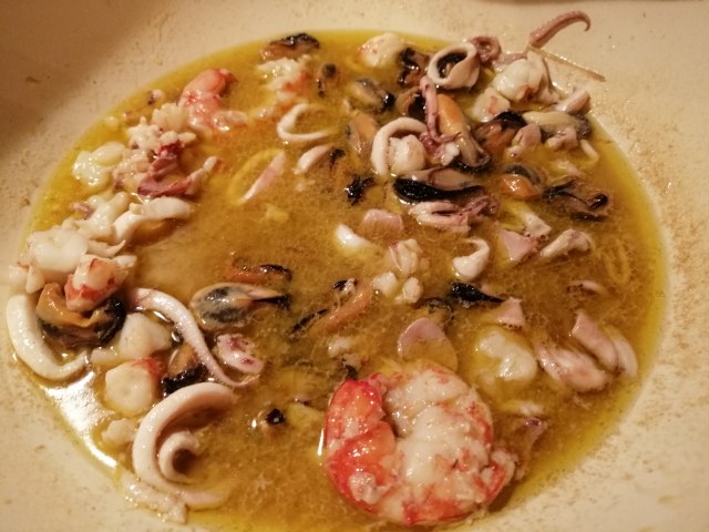 Pizzoccheri di mare con gamberi cozze e totani