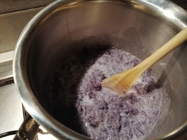 Polpo alla Galiziana con pure di patate viola