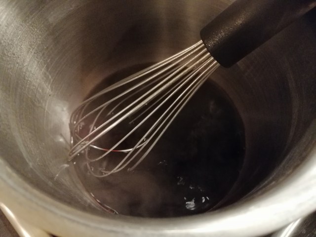 Tagliata di filetto di scottona al pepe verde con riduzione di Porto e Shangai di asparagi bianchi in agrodolce