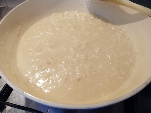 Risotto agli asparagi con vongole e terra di olive taggiasche