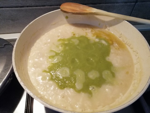 Risotto agli asparagi con vongole e terra di olive taggiasche