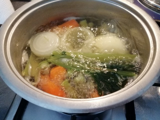 Risotto agli asparagi con vongole e terra di olive taggiasche