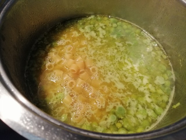 Pasta e piselli con baccala