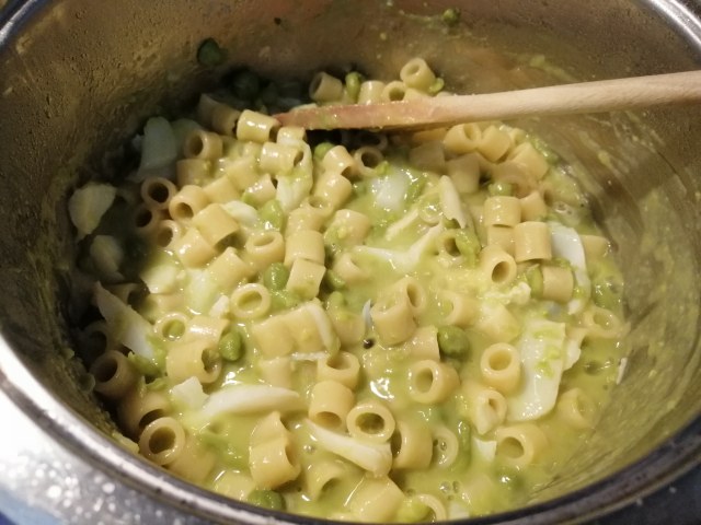 Pasta e piselli con baccala