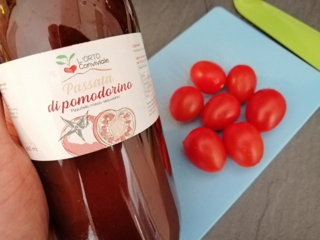 Bucatini all'amatriciana con pomodori del Vesuvio e crema di pecorino