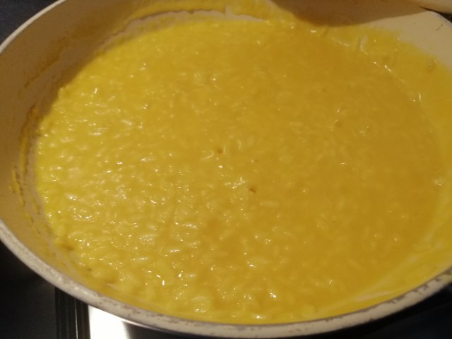 Risotto allo zafferano con zucchine e quartirolo stagionato