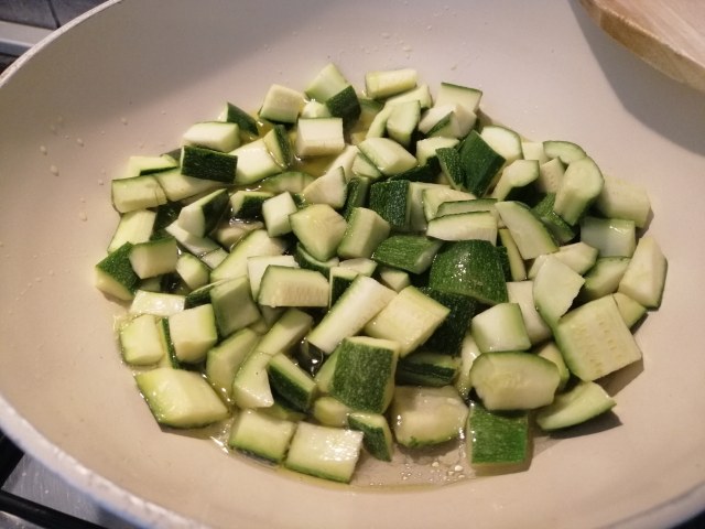 Risotto allo zafferano con zucchine e quartirolo stagionato