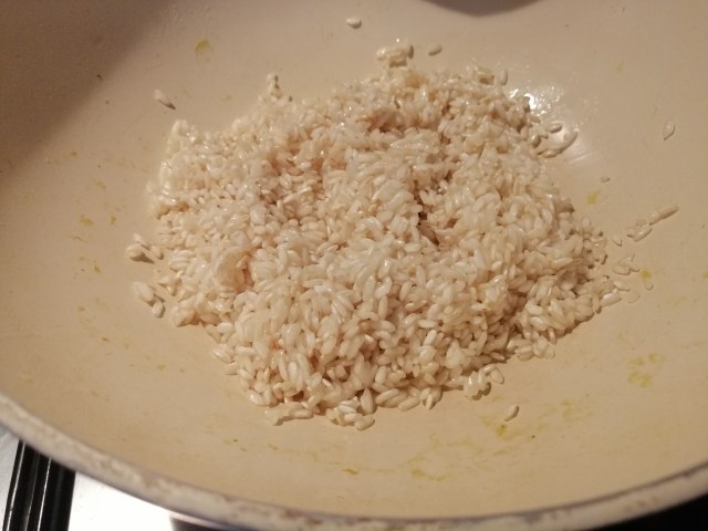 Risotto allo zafferano con zucchine e quartirolo stagionato