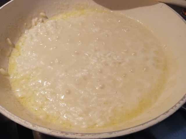 Risotto allo zafferano con zucchine e quartirolo stagionato