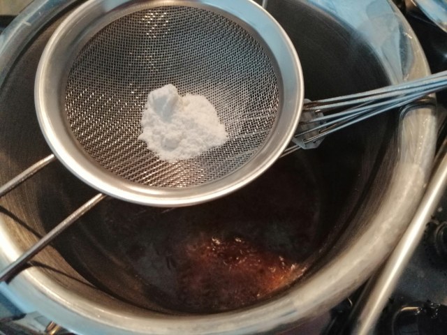 Polpo glassato allo zenzero su riduzione del suo brodo