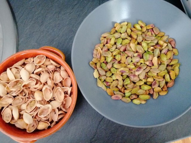 Scialatielli con pesto di pistacchio gamberi e peperoncino fresco