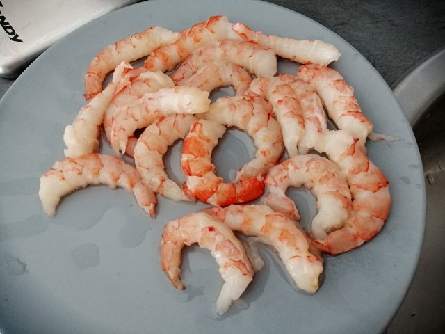 Scialatielli con pesto di pistacchio gamberi e peperoncino fresco