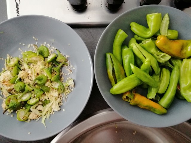 Malloreddus con crema di pecorino sardo melanzane peperoncini verdi e datterini gialli e rossi