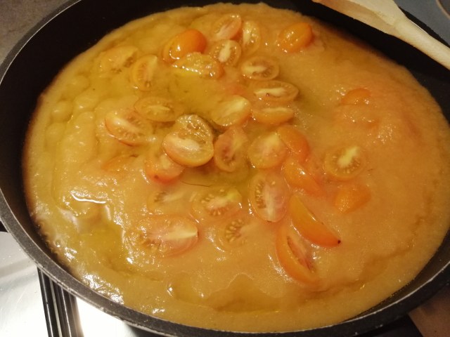 Pecorino alla pizzaiola con pomodoro giallo