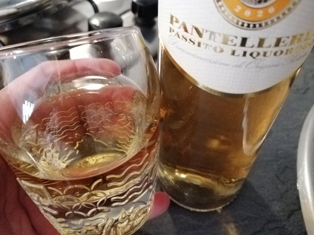 Baccala sfumato al passito di pantelleria con uvetta e pinoli e hummus di castagne