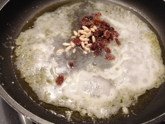 Baccala sfumato al passito di pantelleria con uvetta e pinoli e hummus di castagne