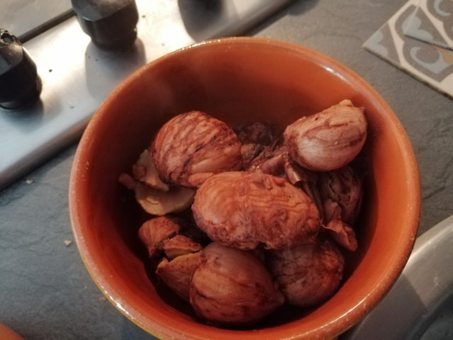 Baccala sfumato al passito di pantelleria con uvetta e pinoli e hummus di castagne