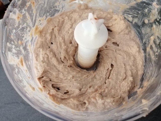 Baccala sfumato al passito di pantelleria con uvetta e pinoli e hummus di castagne