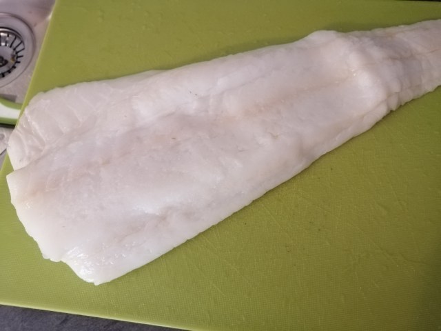 Baccala sfumato al passito di pantelleria con uvetta e pinoli e hummus di castagne