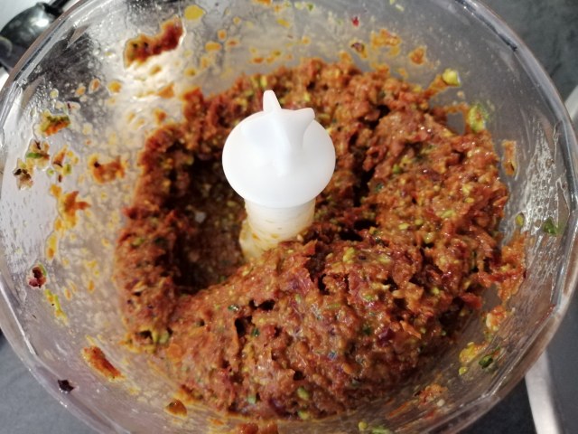 Scialatielli con pesto alla brontese con pomodori secchi e pistacchio